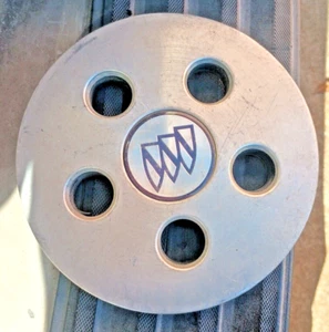 OEM 95-96 BUICK REGAL GS GRAN SPORT SILVER CENTER CAP PLASTIC FC-14 - Picture 1 of 6