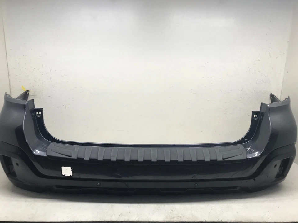 Cubierta de parachoques trasero Subaru Outback con orificios de sensor gris 2018 2019 57704AL18A OEM4 Foto 1 de 4
