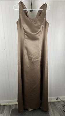 Vestido David’s Bridal Taupe Damas de honor Madre de la Novia Sin mangas Talla 14 Foto 1 de 4