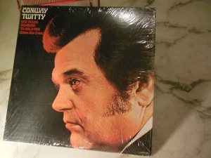 Conway Twitty She Needs Someone To Hold Her When She Cries  MCA-303 VG+ Vinyl LP - Imagen 1 de 7