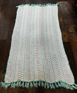 Vintage Handarbeit gehäkelt afghanische Decke Überwurf 90"x48" Quastenenden - eng & sauber! - Bild 1 von 4