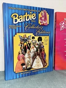 Enciclopedia de Coleccionista de Muñeca Barbie 2004 Tapa Dura y La Barbie Años Softcove - Imagen 1 de 6