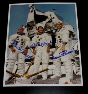 APOLLO 12 SIGNED COLOR 8x10 PHOTO NASA CHARLES CONRAD ALAN BEAN RICHARD GORDON - Picture 1 of 3