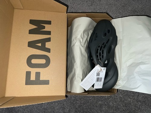 ADIDAS YEEZY FOAM RUNNER CARBON UK 9 US 9 NUOVO