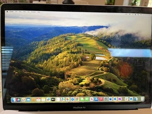 Apple MacBook Air 13.3" (128GB SSD, Intel Core i5 8th Gen., 3.60 GHz, 8GB)... - Photo 1/3