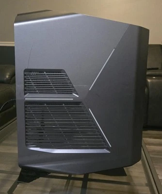 PC para juegos Alienware Aurora R7 i5 8400 NIVIDIA GeForce GTX 1050 1 TB usada Foto 1 de 4