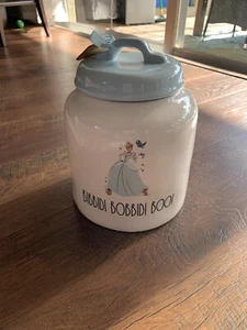 Rae Dunn Disney Princess Cinderella Bibbidi Bobbidi Boo! Große breite Keksdose! - Bild 1 von 3