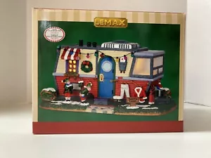 Lemax Santa Lane Trailer Porzellan beleuchtetes Gebäude 2014 Sears exklusiv in Box - Bild 1 von 24