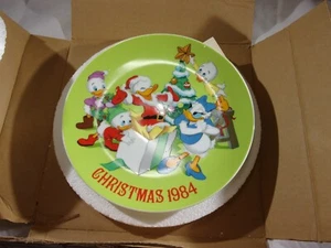 PLATO DE COLECCIÓN DISNEY ""DONALD PACKS 50 CUMPLEAÑOS"" PLATO DE NAVIDAD 1984 - Imagen 1 de 3