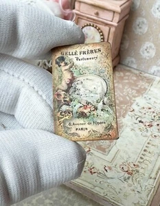 Casa de Muñecas Miniatura Perfumería Francesa GELLE BROTHERS Etiqueta de Perfume de Colección QUERUBÍN - Imagen 1 de 4