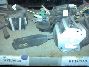 COMMODO LUMIERES ET CLIGNOTANTS RENAULT R21 - Picture 1 of 1