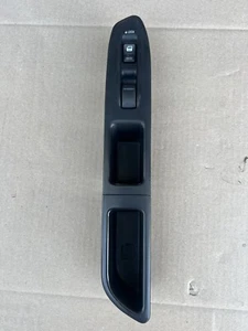 2003-2008 Subaru Forester Front Passenger Side Right Power Window Switch Panel - Picture 1 of 10