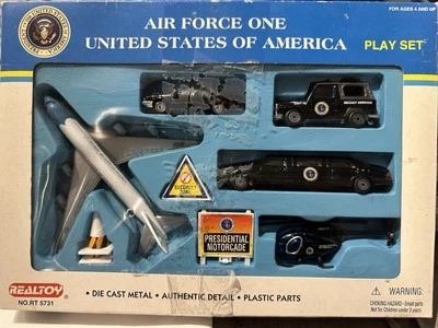Air Force One Presidential Airport Play Set Daron Toys - Image 1 of 2