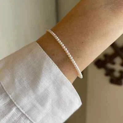 Brazalete de perlas minimalistas redondas blancas pequeñas de alto brillo AAA+ de 3 mm Foto 1 de 4