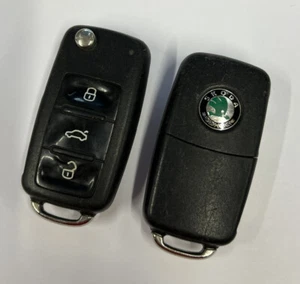 LLAVERO ABATIBLE REMOTO DE 3 BOTONES SKODA OCTAVIA FABIA ETC ¡PROBADO! LOOK 3T0 837 202 C - Imagen 1 de 5