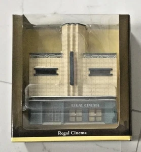 BACHMANN 1/87 HO FALSE FRONT THIN PROFILE RESIN BUILDING REGAL CINEMA 35004 F/S - Picture 1 of 5