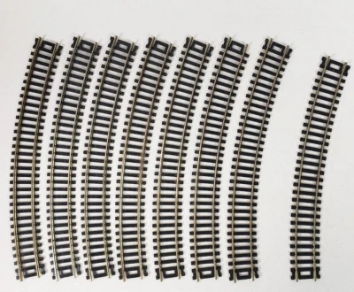 Atlas HO Scale 18" R(7) & 22" R (1) Curved Train Snap Track  Lot of 8 Pcs - Image 1 of 4