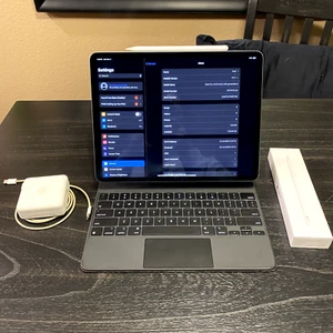 Apple iPad Pro 4th Gen 128GB Wi-Fi 12.9" Space Gray + Magic Keyboard + Pencil - Afbeelding 1 van 7