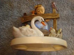 1956 M.J.HUMMEL/GOEBEL FIGURINE "FEATHERED FRIENDS" (4 3/4" TALL #344-SIGNED) - Picture 1 of 8
