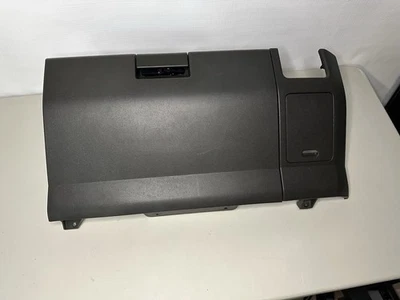 GUANTERA PARA 2004 2005 2006 2007 NISSAN ARMADA TITAN GRIS OSCURO OEM 68500-7S001 Foto 1 de 4