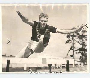 California Bear TRACK & FIELD's Mel Long HURDLE Jump VINTAGE 1940 Press Photo - Picture 1 of 2