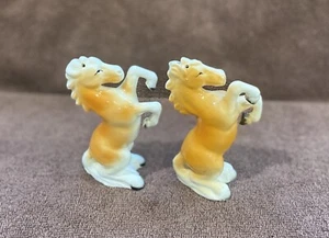 Pre Owned Elegant (2) Porcelain Rearing Horse Salt & Pepper Shaker Figurines - Picture 1 of 5