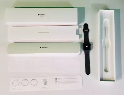 Apple Watch Series 3 38mm Space Gray Aluminum Case with Black Sport Band, used - Image 1 of 4