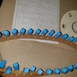 20PCS EMZ KP77 715pF 63V 2.5% HI_END KP FILM FOIL CAPS GREAT FOR AUDIO ! - Picture 1 of 2