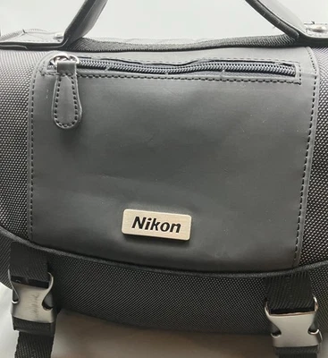 Nikon Deluxe Digital SLR Camera Case Bag Shoulder Bag Padded + Straps - Image 1 of 2