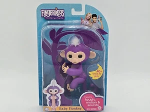 Juguete interactivo Fingerlings Baby Monkey Mia púrpura blanco cabello WowWee NUEVO - Imagen 1 de 9