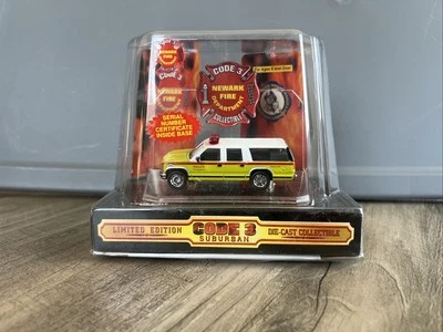 Code 3 Collectibles - City of Newark FD GMC Suburban Deputy Chief 1:64 scale - Image 1 of 2