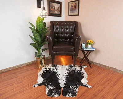 Alfombra de cuero de vaca negra blanca 4x4 pies piel de vaca manchada pelo natural sobre alfombra de cuero Foto 1 de 4