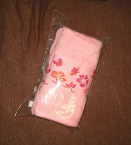 NEU!! Handtuch Frottee mit Motiv Blumen Schmetterling rosa weinrot - Bild 1 von 1