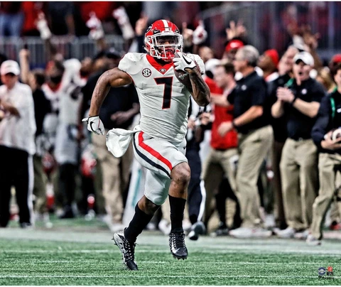 D'Andre Swift Georgia Bulldogs Unsigned Break Away Run Photo Cover