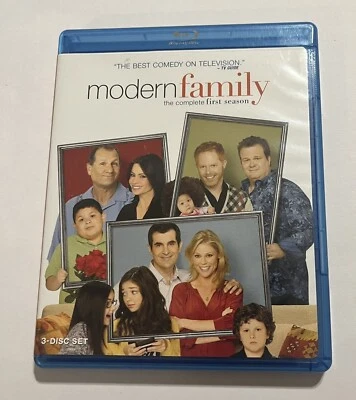 Modern Family:The Complete First Season 1 (Blu-ray, 2010, 4-Disc Set)  PRE-OWNED - Image 1 of 4