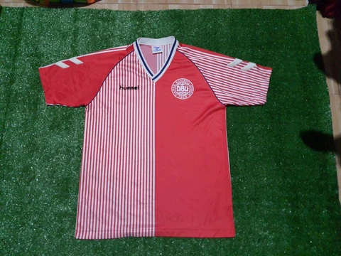 Denmark Football team shirt   Size O Cover