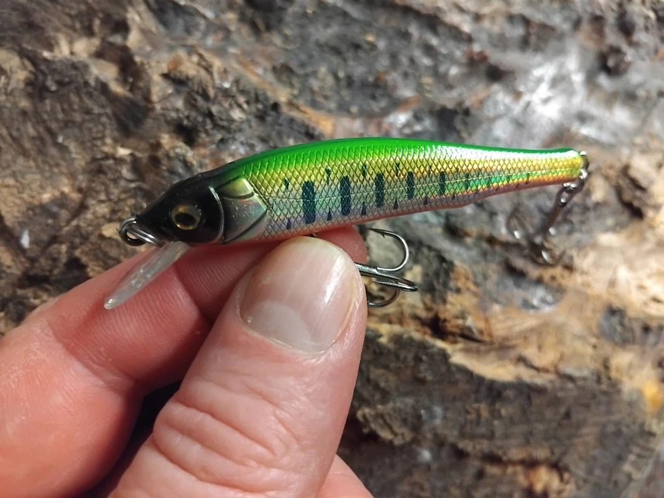 AEW WOBBLER TROUT MINNOW 7 CM - 6 FARBEN WÄHLBAR KÖDER FÜR FORELLE DÖBEL BARSCH - Bild 1 von 1