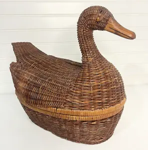 Large Vintage MCM Brown Wicker Duck Basket with Lid 11.5'' Tall - Picture 1 of 11