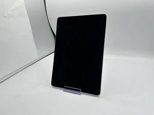 Apple iPad 5-MP2F2LL/A- 32GB-89% salute batteria-Wifi-sbloccato *GRIGIO SIDERALE* (67) - Foto 1 di 6