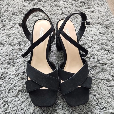 Soda Women's Black Chunky Strappy Block Heels | NWOB - Image 1 of 4