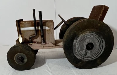 Antiguo-Rojo Tractor Metal Patio Arte-Hogar Jardín Decoración Juguete Foto 1 de 4