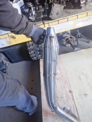 Silenciador de escape con protector térmico Suzuki TS 90 1971? Foto 1 de 4