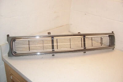 1967 67 American Motors Rambler American Rebel SST parrilla con emblema original AMC Foto 1 de 4