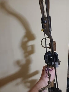 Jennings Archery Buckmaster Compound Bow In Hard Case Camouflage With Arrow - Picture 1 of 6