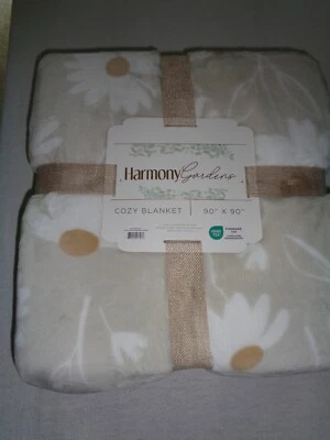 Nueva manta de felpa Harmony Gardens - Queen 90" x 90" DAISIES topo fondo Foto 1 de 3