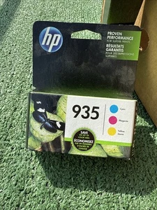 HP 935 (N9H65FN#140) Tri-Color Ink Cartridge EXP-12-2017 - Picture 1 of 4