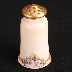 Salz- oder Pfefferstreuer Porzellan rosa Blumenmuster gold bemalt oben - Bild 1 von 6