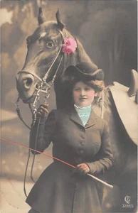 US2322 Woman with Black Horse Portrait, Chevau Pferde Postcard hippisme jockey - Picture 1 of 2