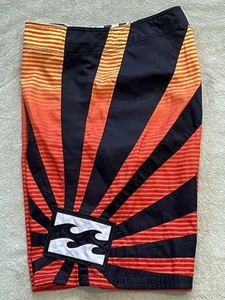 BILLABONG ANDY HIERROS COMO SOL NACIENTE TALLA 36 NARANJA NEGRO Y AMARILLO BOARD SHORTS - Imagen 1 de 7