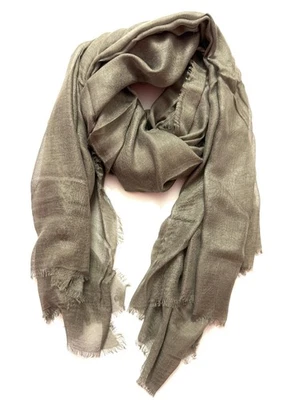 Bufanda con cordón elástico de cachemir CHAN LUU tamaño pareo: 62"x58" Foto 1 de 3